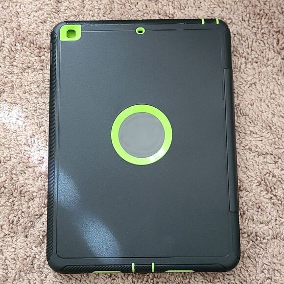 Apple iPad 10.2 case in black with green outlines - Picture 3 of 3